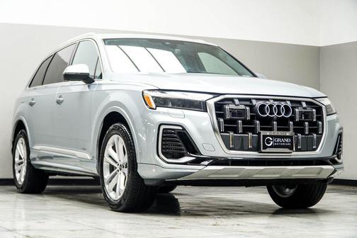 2025 Audi Q7 55 Premium Plus