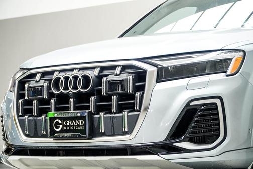 2025 Audi Q7 55 Premium Plus