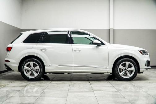 2024 Audi Q7 45 Premium Plus