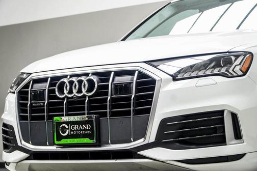 2024 Audi Q7 45 Premium Plus