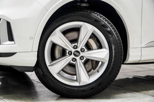 2024 Audi Q7 45 Premium Plus