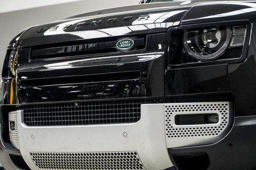 2025 Land Rover Defender 110 P300