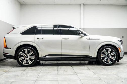 2025 Cadillac Escalade IQ Luxury 2