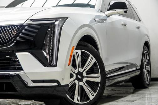 2025 Cadillac Escalade IQ Luxury 2