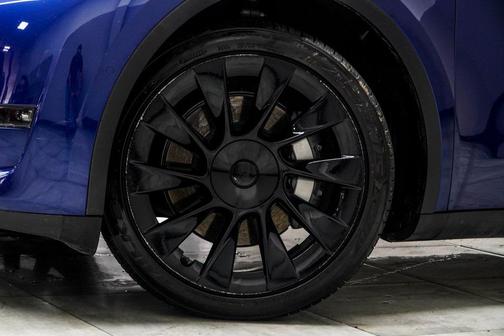 2022 Tesla Model Y Long Range Dual Motor All-Wheel Drive
