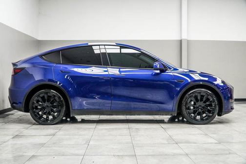 2022 Tesla Model Y Long Range Dual Motor All-Wheel Drive