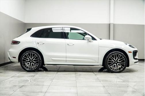 2022 Porsche Macan Base