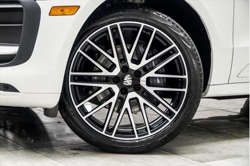 2022 Porsche Macan Base