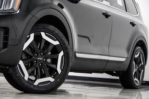 Ebony Black 2023 Kia Telluride S