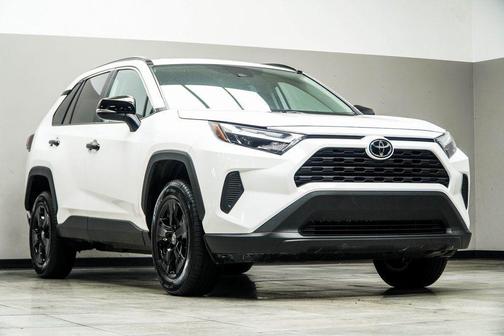 Ice Cap 2024 Toyota RAV4 XLE