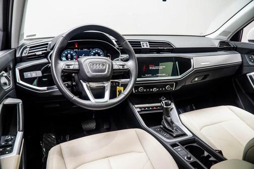 2025 Audi Q3 Premium 45 TFSI S line quattro Tiptronic