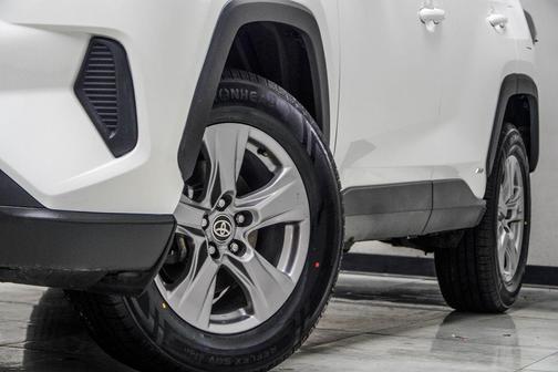 Ice Cap 2024 Toyota RAV4 Hybrid XLE