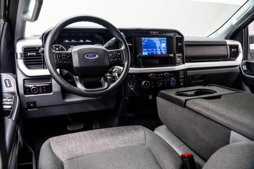 Oxford White 2025 Ford F-250 XLT