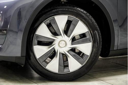 2022 Tesla Model Y Long Range Dual Motor All-Wheel Drive