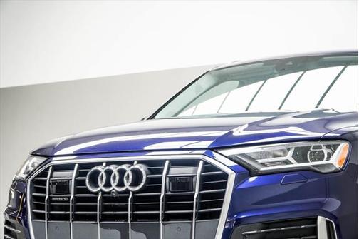 2022 Audi Q7 45 Premium Plus