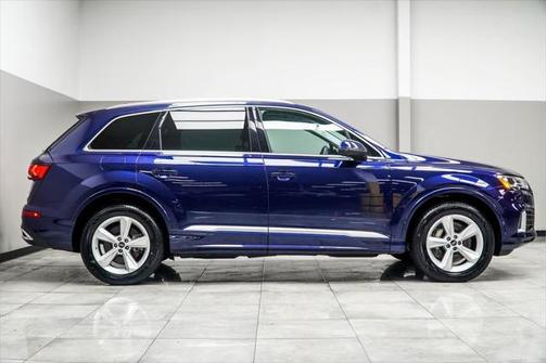 2022 Audi Q7 45 Premium Plus