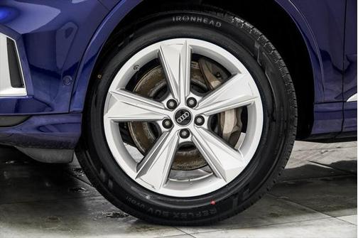 2022 Audi Q7 45 Premium Plus