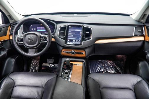 Silver Dawn Metallic 2024 Volvo XC90 Recharge Plug-In Hybrid T8 Plus 6-Seater