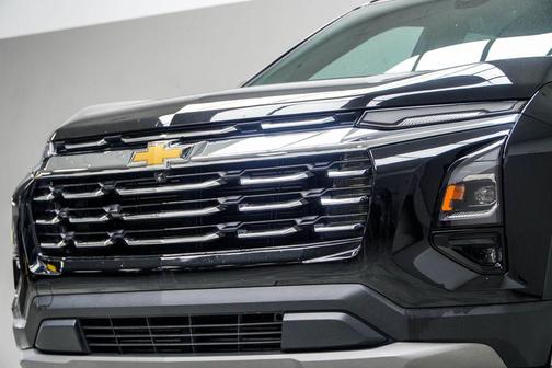 Mosaic Black Metallic 2025 Chevrolet Equinox 1LT