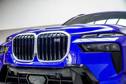 Marina Bay Blue Metallic 2024 BMW X7 M60i
