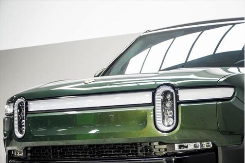 2023 Rivian R1S Adventure