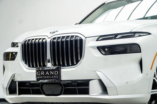 White Metallic 2026 BMW X7 xDrive40i
