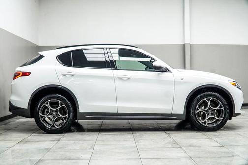 Alfa White 2023 Alfa Romeo Stelvio Ti