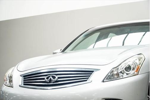 2011 INFINITI G25 Journey