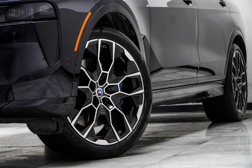 Carbon Black Metallic 2023 BMW X7 M60i