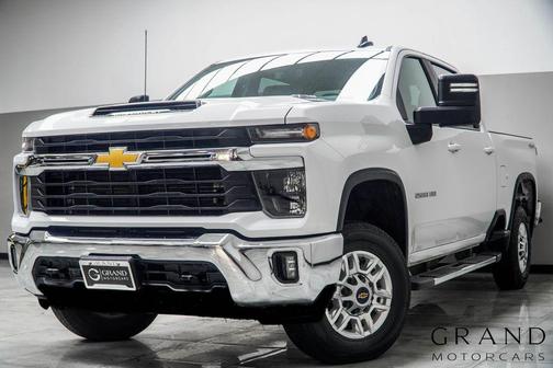 Summit White 2025 Chevrolet Silverado 2500 LT