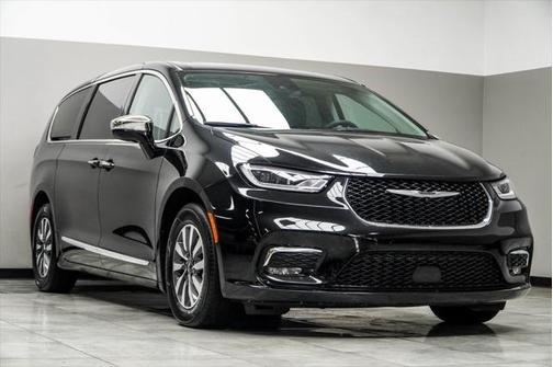 2023 Chrysler Pacifica Hybrid Limited