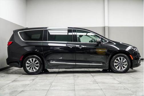2023 Chrysler Pacifica Hybrid Limited