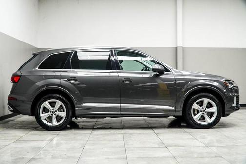 2024 Audi Q7 45 Premium Plus