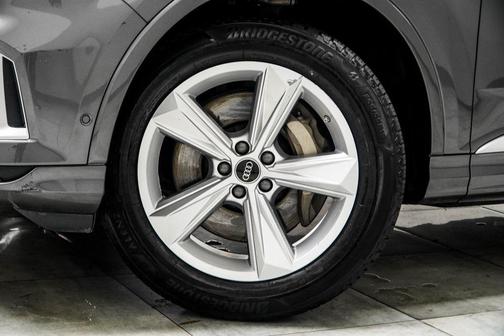 2024 Audi Q7 45 Premium Plus