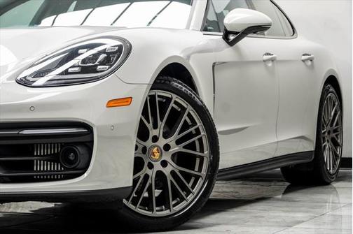 2023 Porsche Panamera Platinum Edition