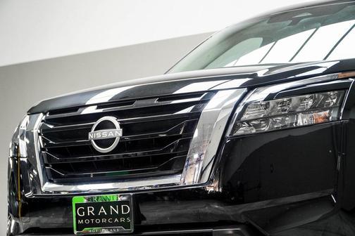 2025 Nissan Pathfinder SV 4WD