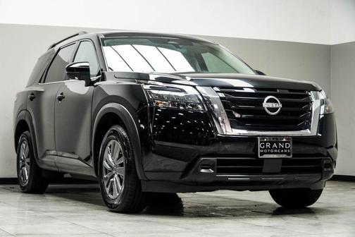 2025 Nissan Pathfinder SV 4WD
