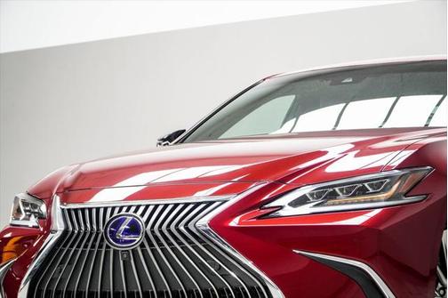 2021 Lexus ES 300h Ultra Luxury