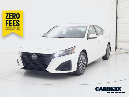 White 2023 Nissan Altima SV
