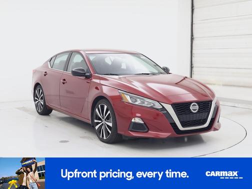 Red 2022 Nissan Altima SR