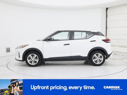 White 2023 Nissan Kicks S