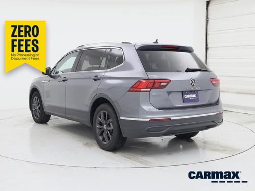 Gray 2024 Volkswagen Tiguan SE