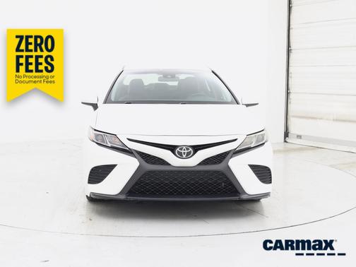 White 2018 Toyota Camry SE