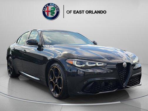 Vulcano Black Metallic 2025 Alfa Romeo Giulia Intensa RWD