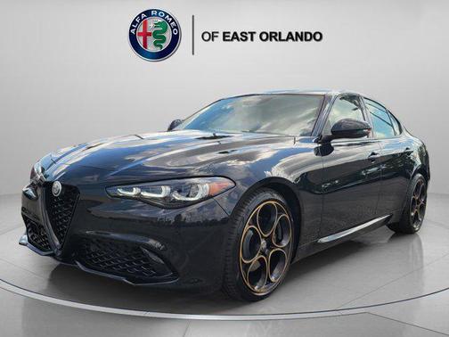 Vulcano Black Metallic 2025 Alfa Romeo Giulia Intensa RWD