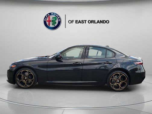 Vulcano Black Metallic 2025 Alfa Romeo Giulia Intensa RWD