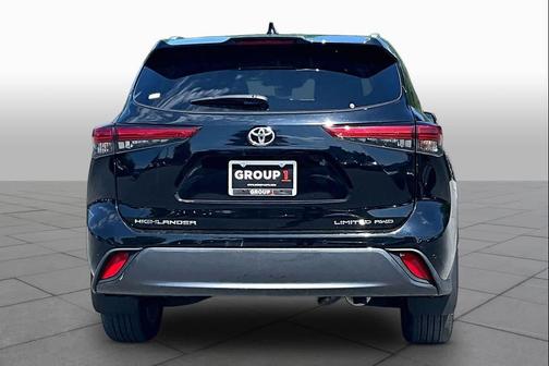 Midnight Black Metallic 2022 Toyota Highlander Limited