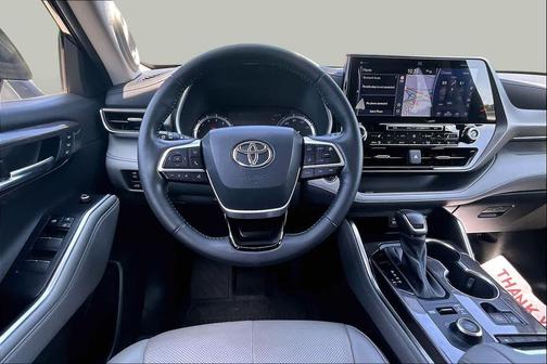 Midnight Black Metallic 2022 Toyota Highlander Limited