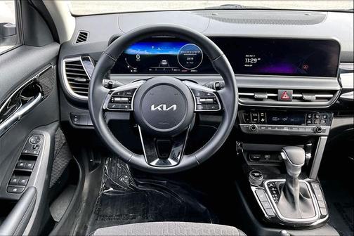 Snow White Pearl 2024 Kia Seltos X-Line