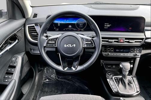 Snow White Pearl 2024 Kia Seltos X-Line